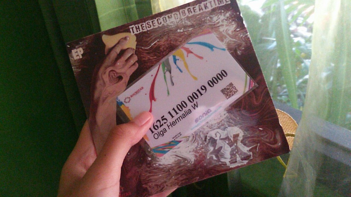 Olga_Odaa's tweet photo. ep+sc2016nya udah nyampe! thanks, rockyyy😘 @rockstar_indo @t2bofficial https://t.co/6iAr7XxccV