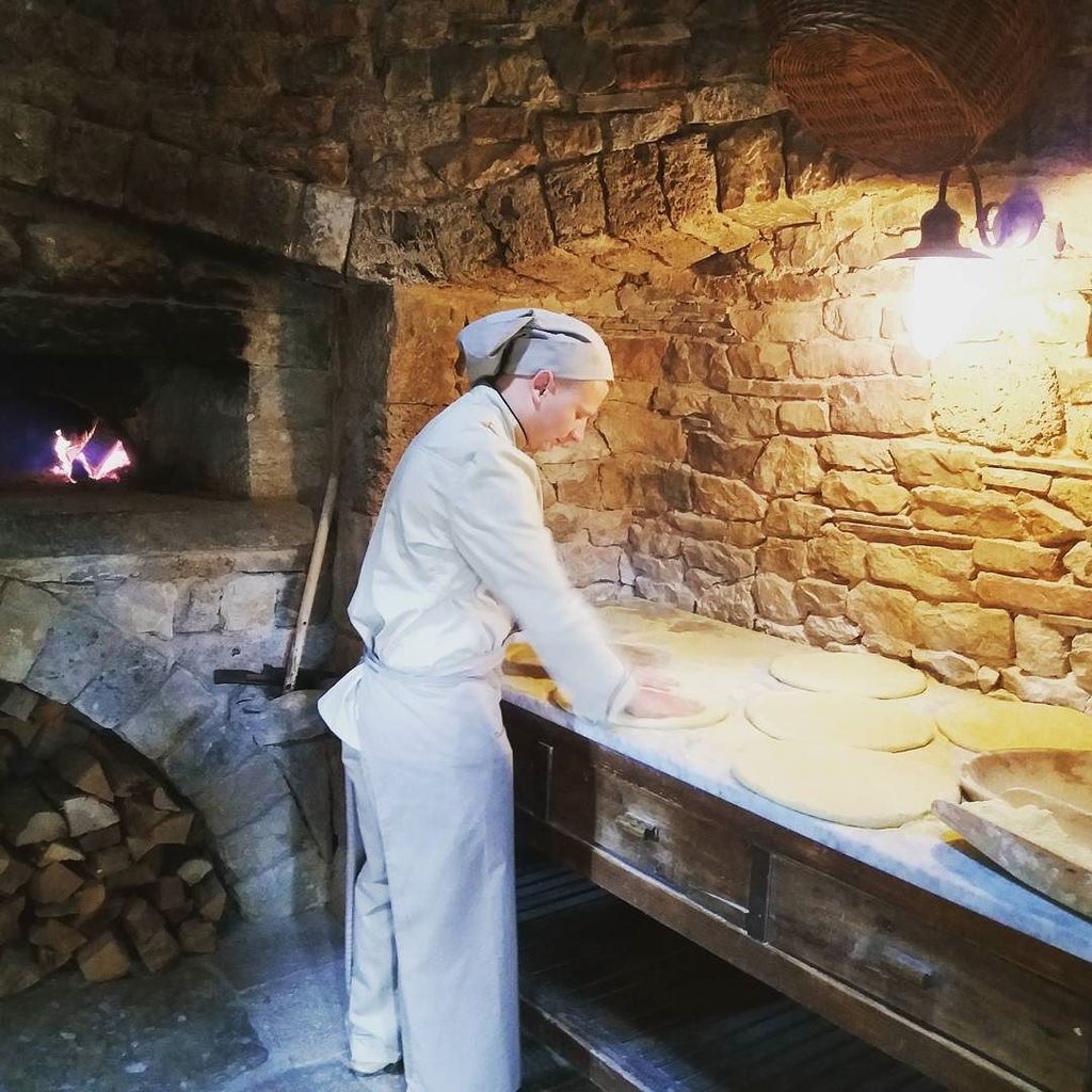 CroatTravelClub's tweet photo. Nothing better than homemade bread 😊 #croatia #fulloflife #croatiantravelclub #makeitunfor… https://t.co/MKraRnelAo https://t.co/EfF6NwglBO