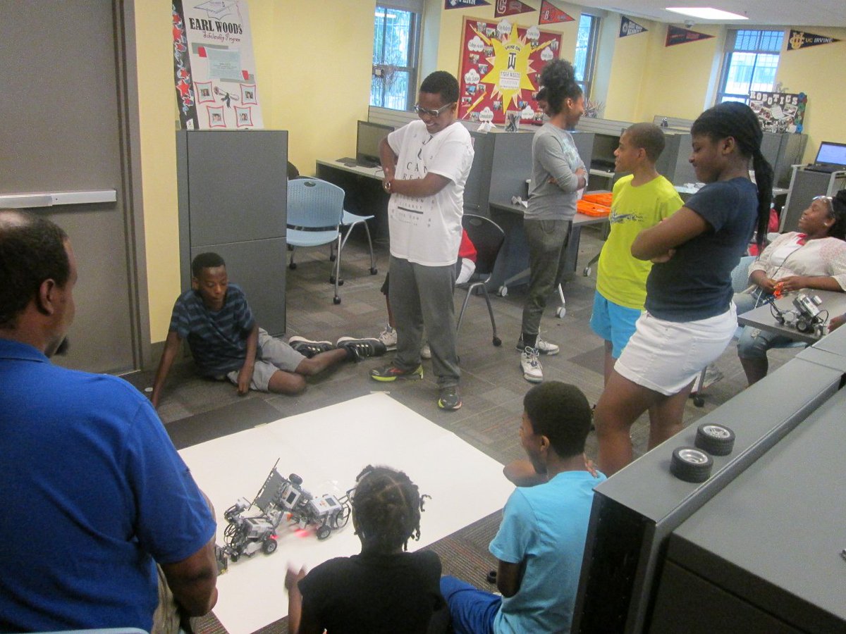 TWLearnCenter's tweet photo. Students cheer on the robots they built, programmed, and continuously modified to survive battles at the DC Center: https://t.co/lbPiyHzDuC