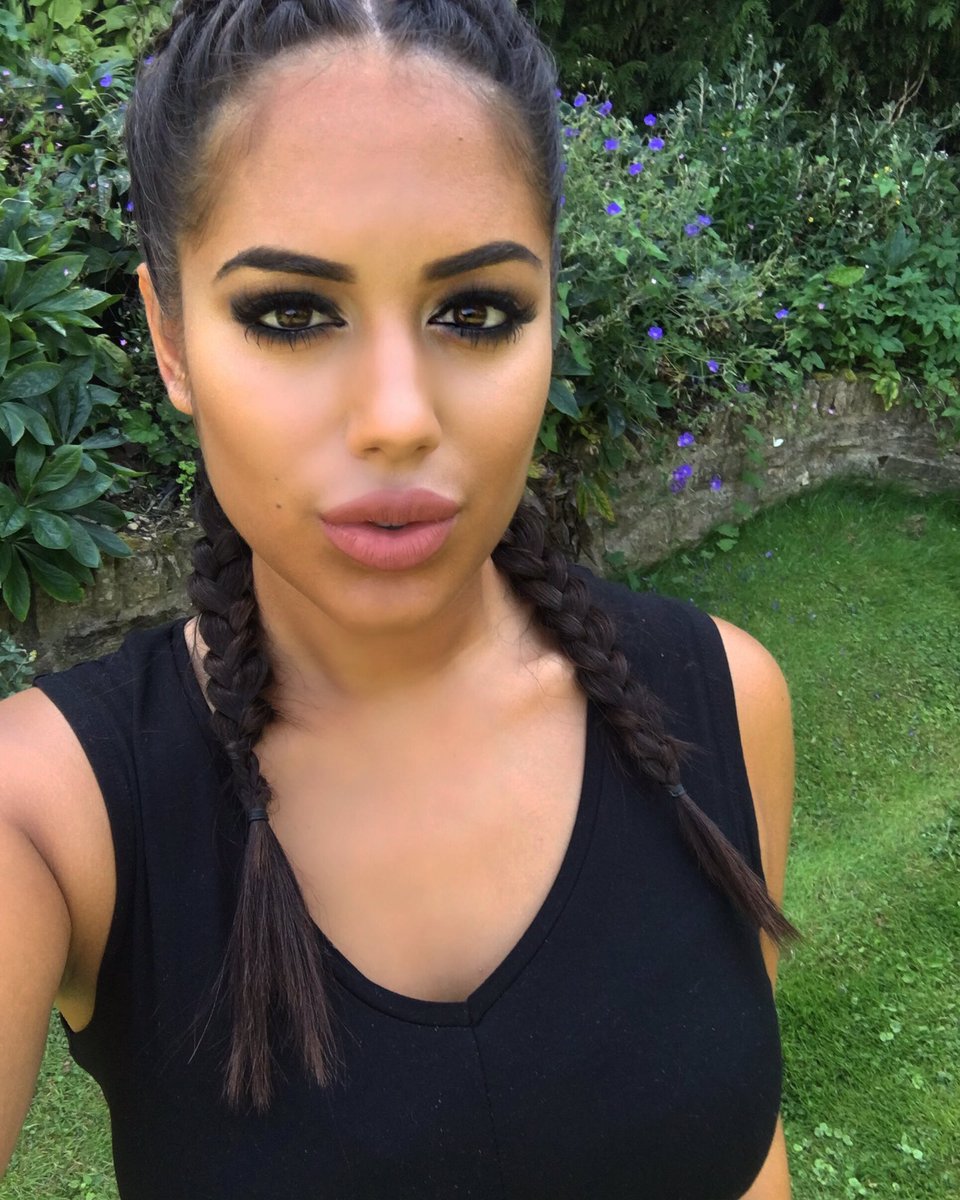 MissMalinSara's tweet photo. Can't wait for you all to see my new makeup tutorials 😏💄❤️☀️ #MakeupByMa https://t.co/c1sIkKKFYM