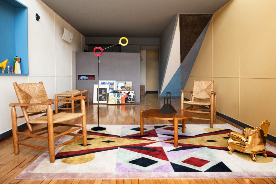 Fragile_Milano's tweet photo. "Langtang" carpet by Alessandro Mendini in his reinterpretation of the famous Apt. n°50 by Le Corbusier in Marseille https://t.co/BRcCDqLmwy