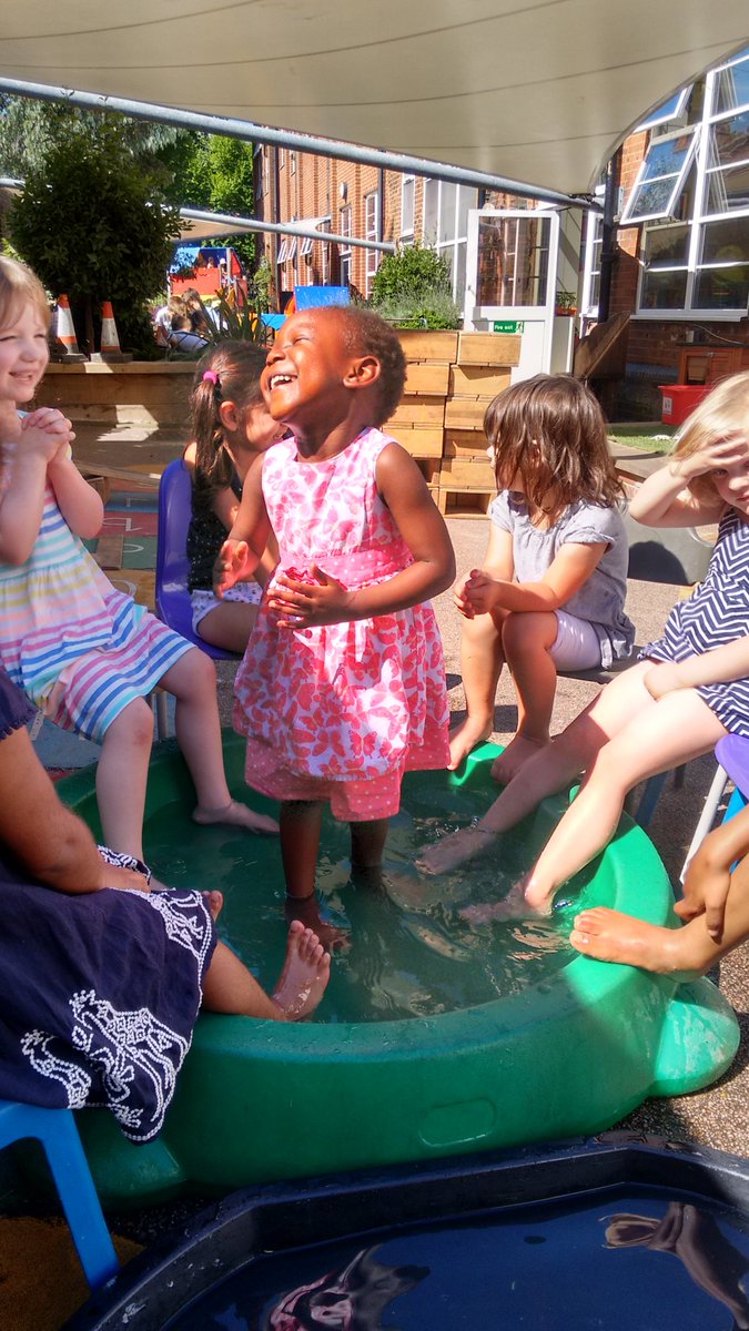 HighgatePri's tweet photo. Reception and Nursery children having fun cooling down this morning #HighgatePrimary https://t.co/4dABR13ktx
