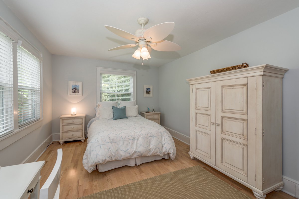AndryAtlHomes's tweet photo. TODAY #AGENTCARAVAN! #4228WieucaRoad,11:30-2:30 Agents receive bottle of wine!$350k+ in renovations in 2006,$879,900 https://t.co/9JFaztDgw4