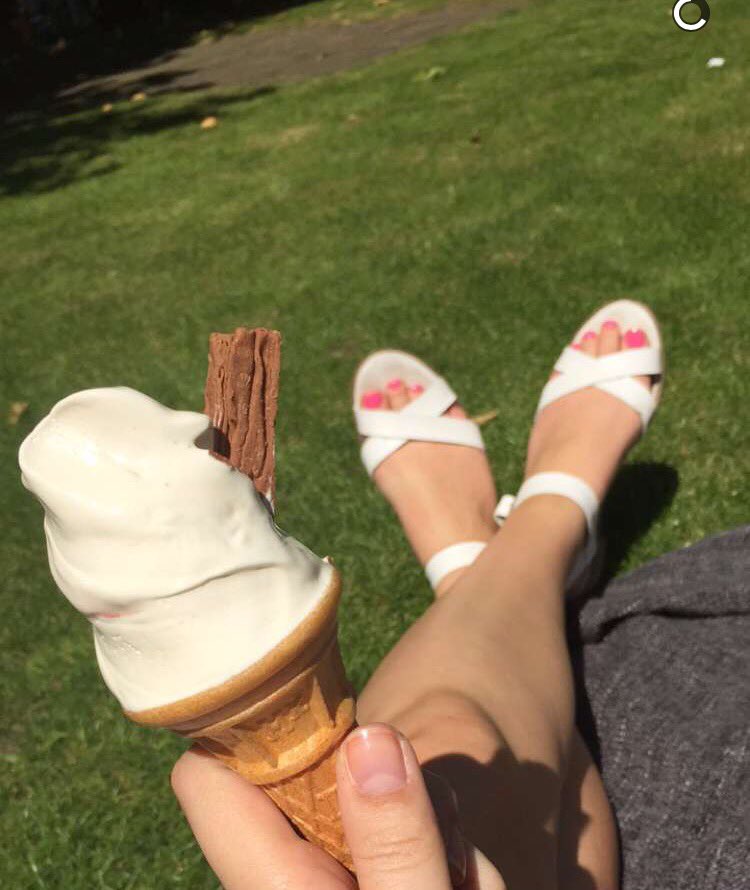 demiswingler's tweet photo. #BrumSun☀️🍦👅 https://t.co/XOmesiIaIh