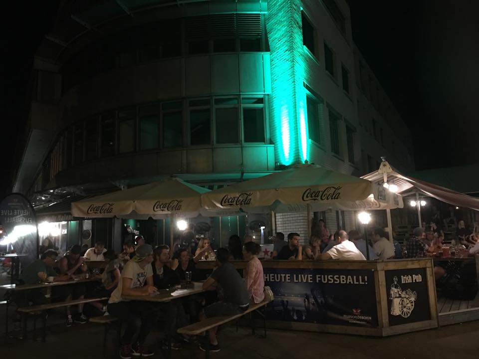 irishpubZO's tweet photo. Es gibt nichts schöneres, als an einem warmen Sommerabend draussen ein #Guinness zu geniessen. #Sláinte #Prost https://t.co/6VlHkl31cL