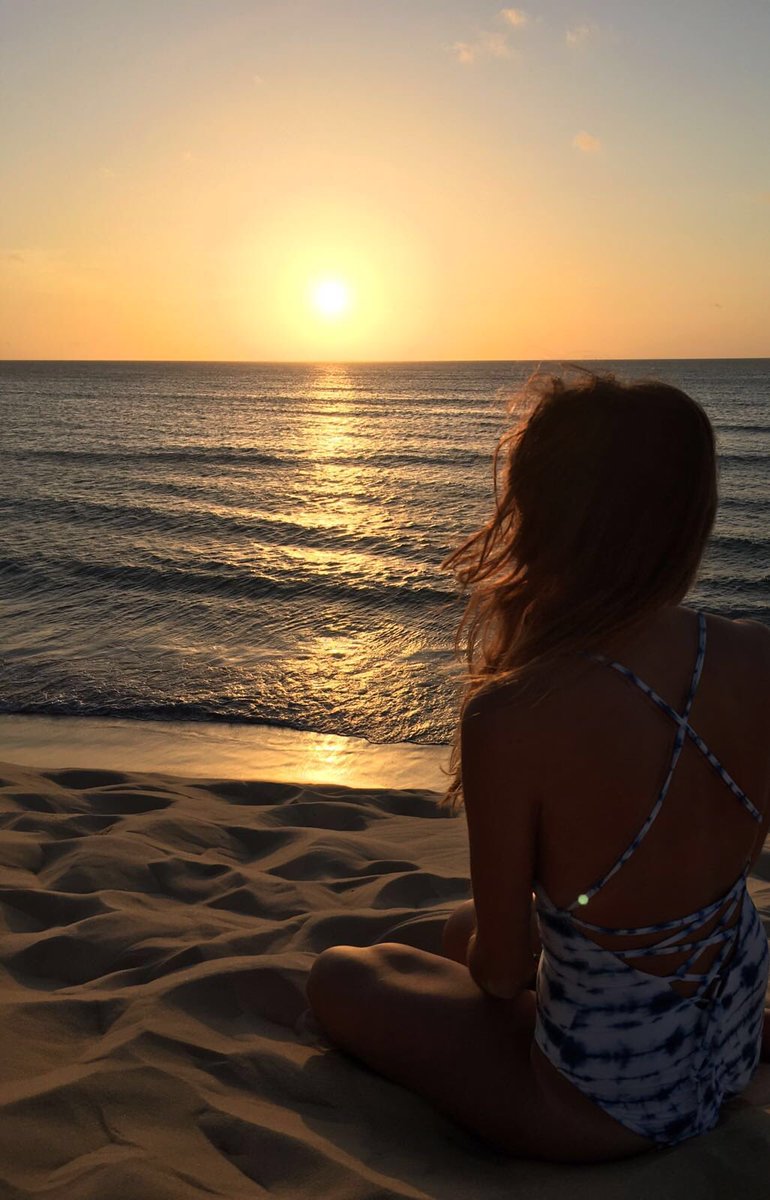 SaraPrietoLopez's tweet photo. ~ There is a sunrise and a sunset every day and you can choose to be there for it ~ https://t.co/0kqSHf41yw