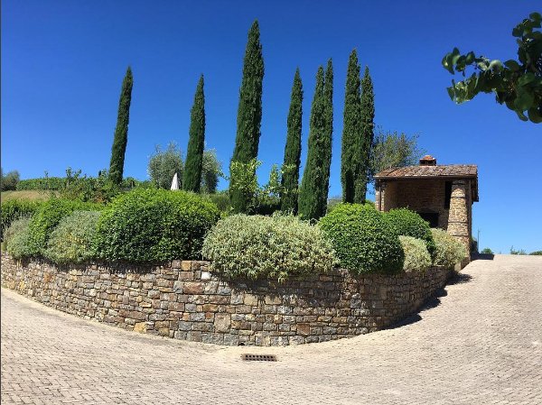 Dievole's tweet image. Oggi ospitiamo il lancio per la stampa del libro #LaBuonaPizza" e cuoceremo #pizza nel nostro antico forno del 1866!