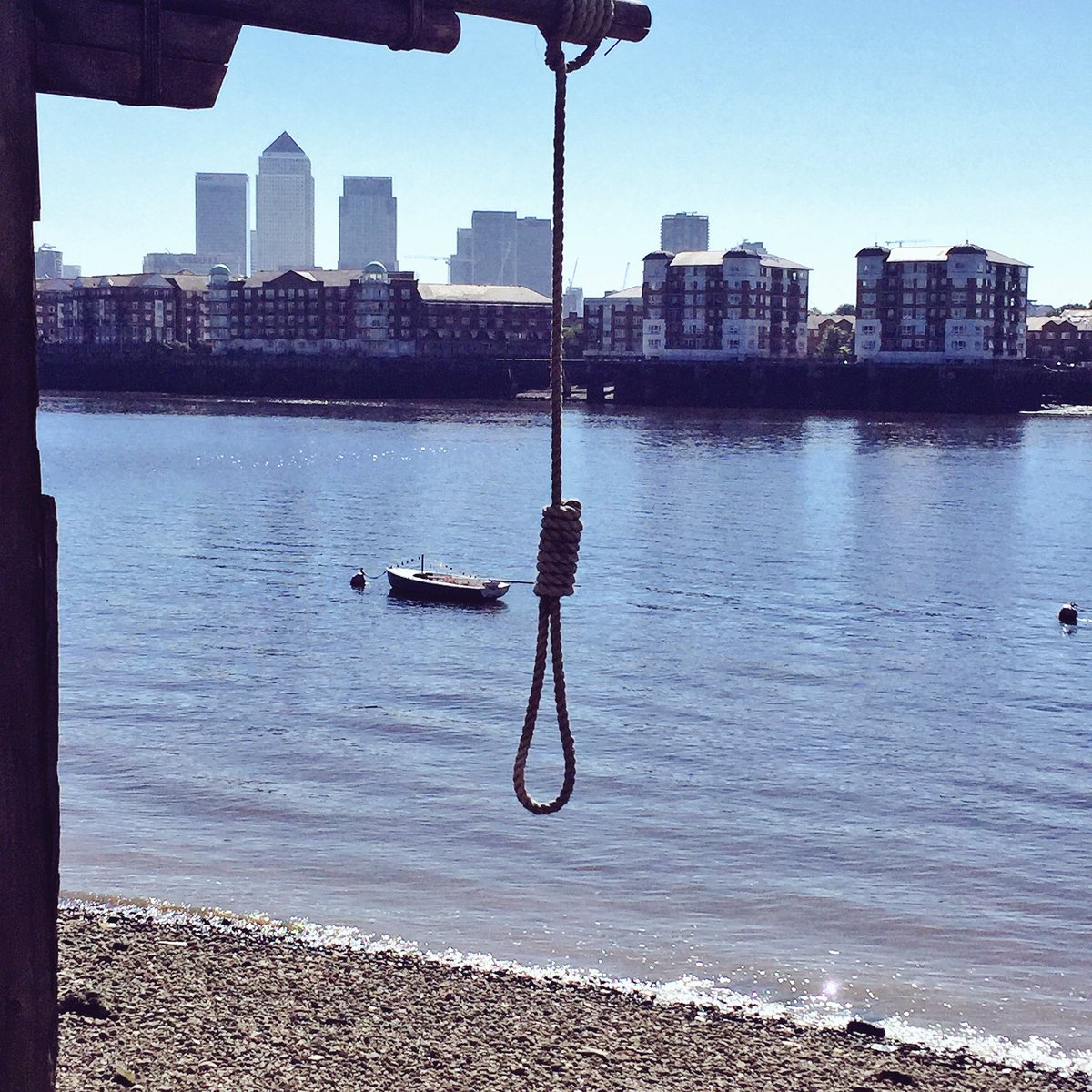 b_atomic's tweet image. Hanging in there 😅 #HotInTheCity #location #thames #filming Prospect of an early wrap: #swim or #nap