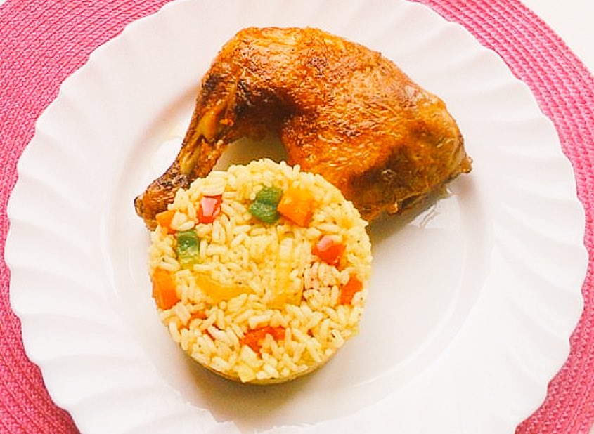 mykuriyas's tweet photo. #WeDeliver Fried rice + chicken #FreshNHot in #Abuja https://t.co/hZwqpARu0P @amasonic https://t.co/CKcGEIjg0t