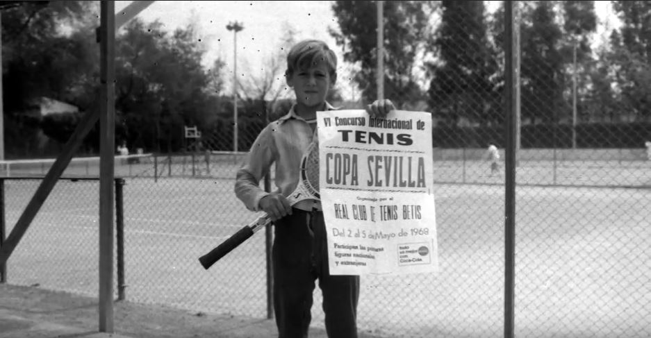 CopaSevillaCh's tweet photo. Pedimos vuestra ayuda: Queremos encontrar a día de hoy al niño de esta foto de la Copa'68. ¡Un RT! #ElNiñoDeLaCopa https://t.co/tT12N4LJJh