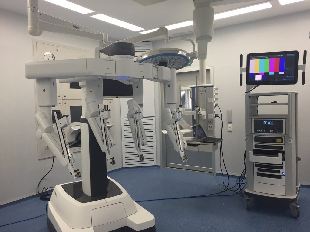 vallhebron's tweet photo. Inaugurem gràcies a Fundació Cellex nou Da Vinci Xi per ser primer centre de l'Estat amb dos quiròfans robotitzats https://t.co/sknHpLHxXc