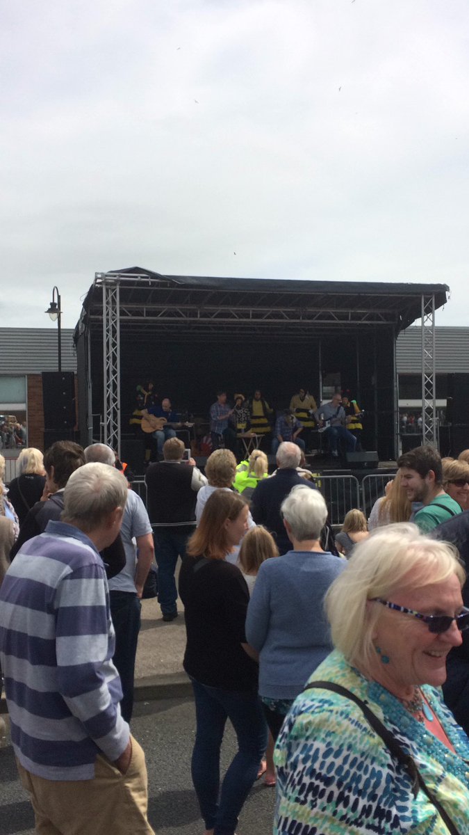 EggmenThe's tweet photo. @waggledancebees taking over the main stage @SparepARTs_Fest 😊 https://t.co/9AWa6gdwxq