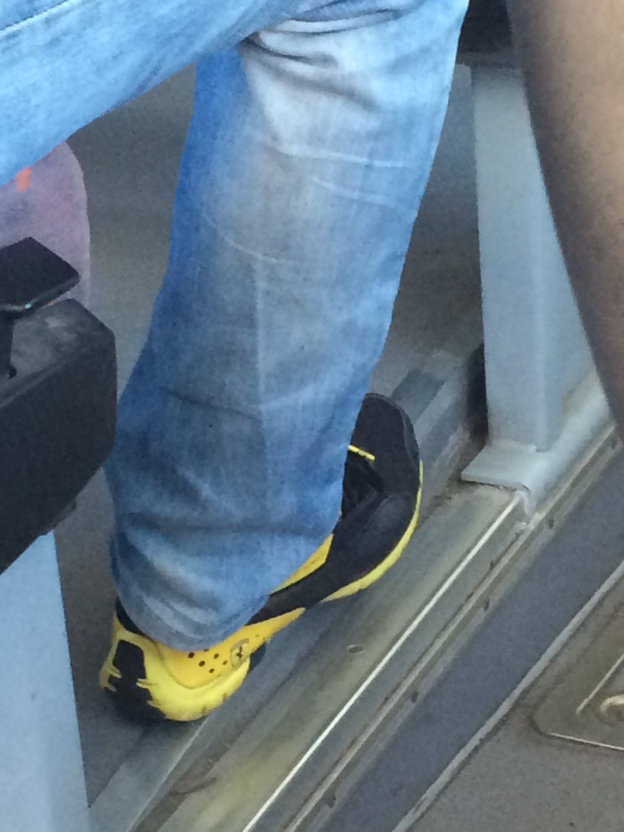 kertHH's tweet photo. Suht kurb, kui sul on Puma fancy'd Ferrari ketsid jalas ja sa sõidad endiselt bussiga ... https://t.co/aUbAvBc5SZ