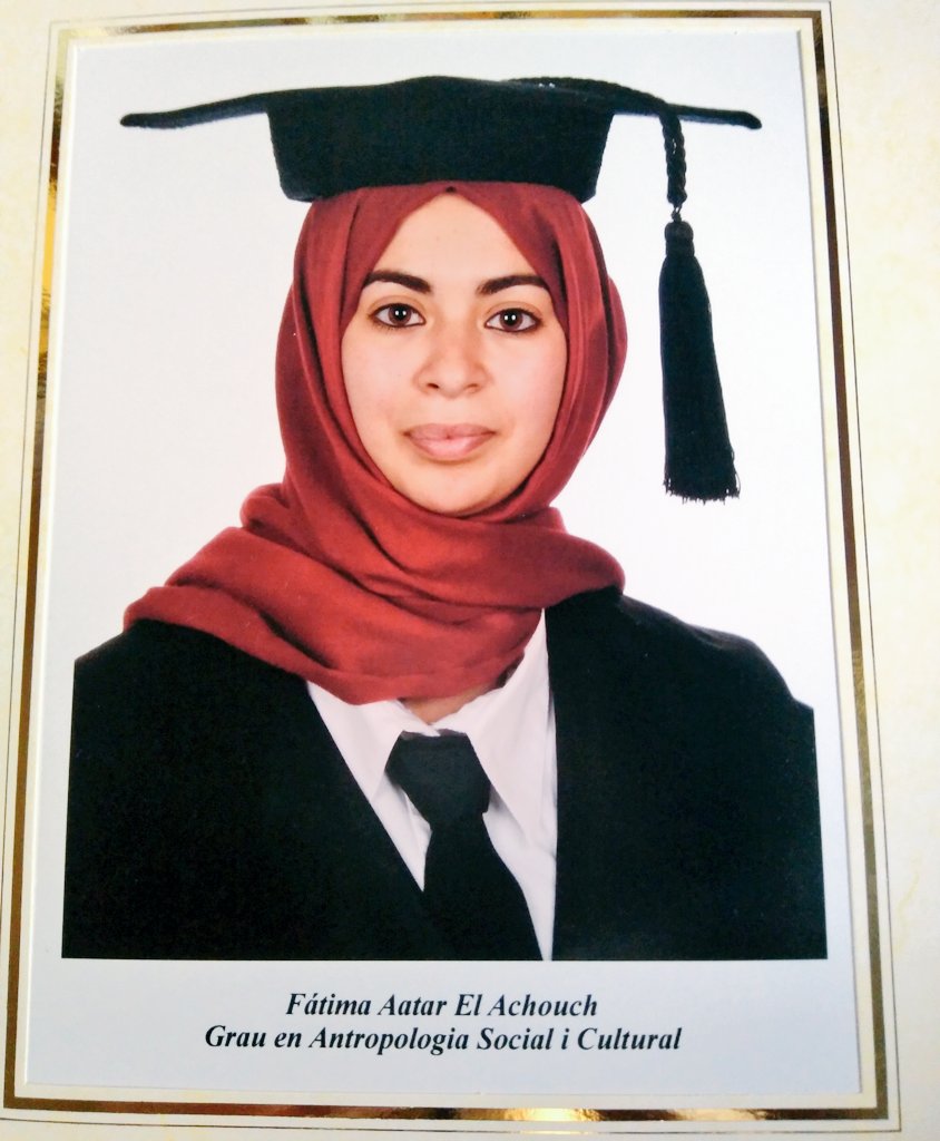 FatimaAatar's tweet photo. Después de cuatro años puedo decir que ya soy antropóloga. Hamdulilah! 😊 https://t.co/ETs3Z9hIpE