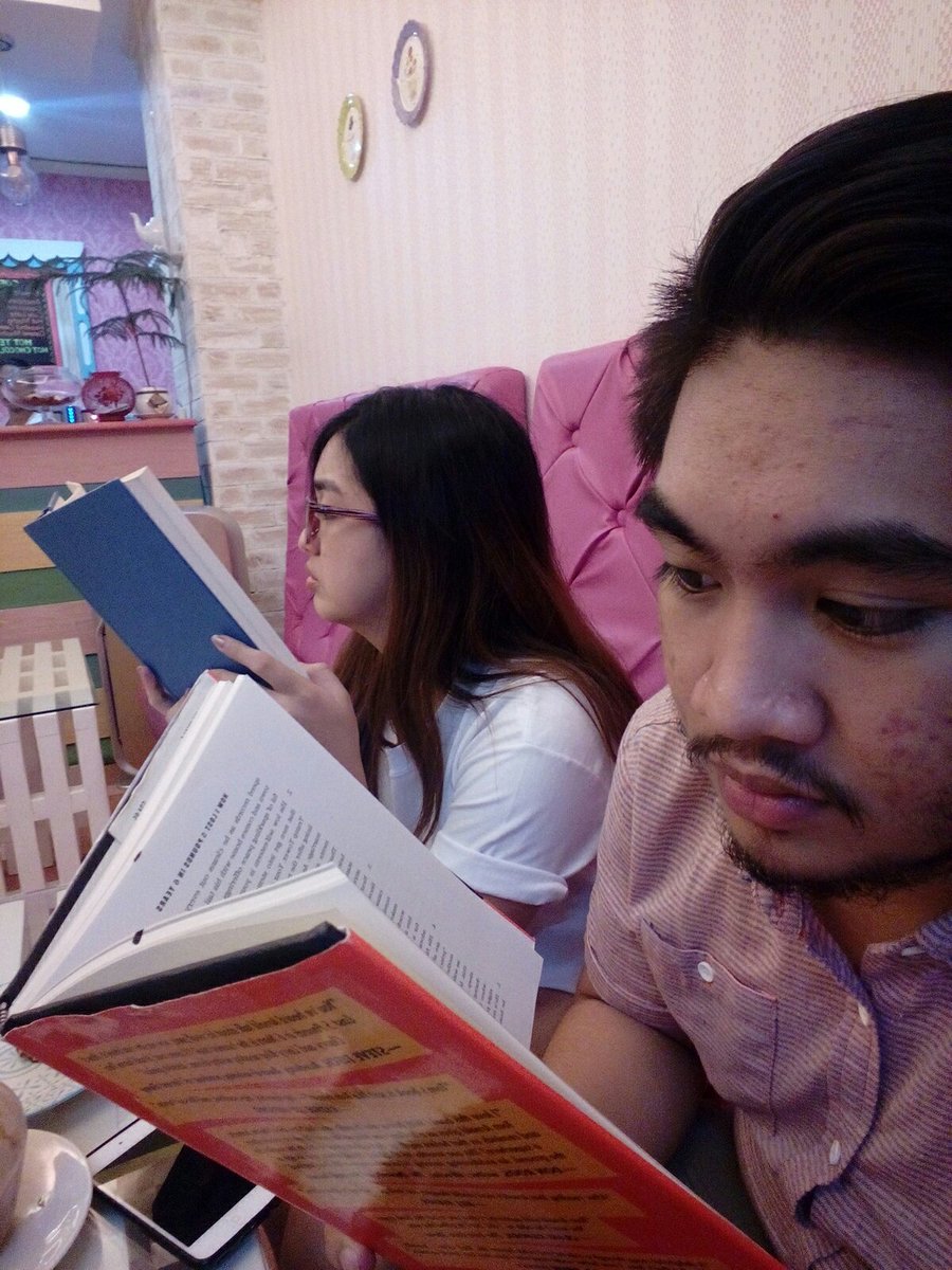 bracksperez's tweet photo. Nagpapaculture with @genoucharbon #BookReading #Smart #IntelligenceIsPower https://t.co/jHygwZ0kqL