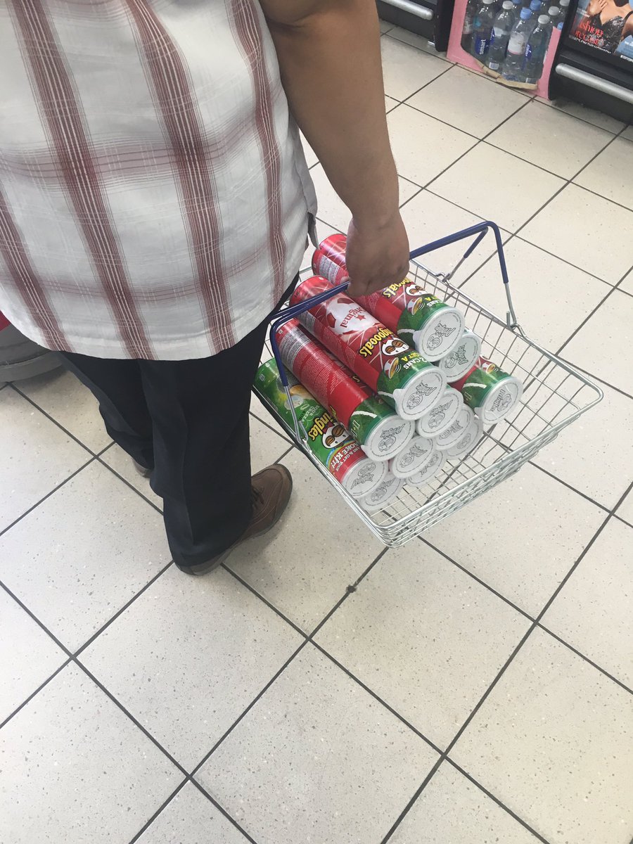 tomragz's tweet photo. When a man likes his Pringles... https://t.co/QzbpMaFEW4