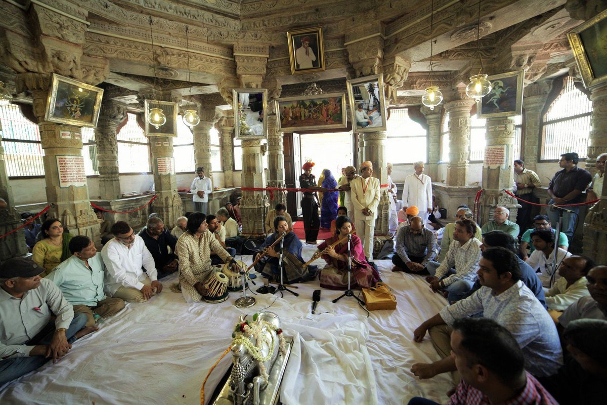 @Debopriya10 &amp; <a href="/Suchismitaflute/">Suchismita Chatterji</a> presenting #flute jugalbandi during the divine festival of #Swaranjali2016 #Udaipur