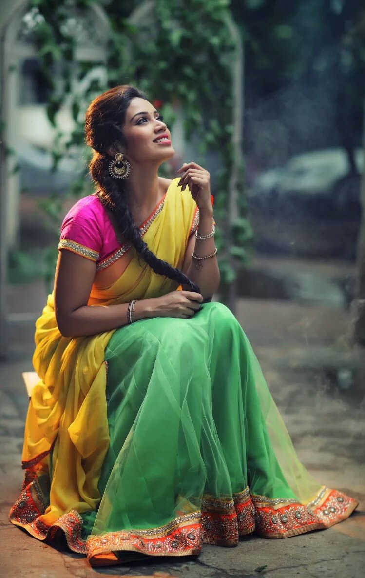 KKarthik589's tweet photo. @nivethapethuraj Tamil girl with bunch of talent and beautiful look 😍 செந்தமிழ் பெண்தானே கடல் கன்னியின் கண்தானே 👌👌👌 https://t.co/OLceyiuFHW