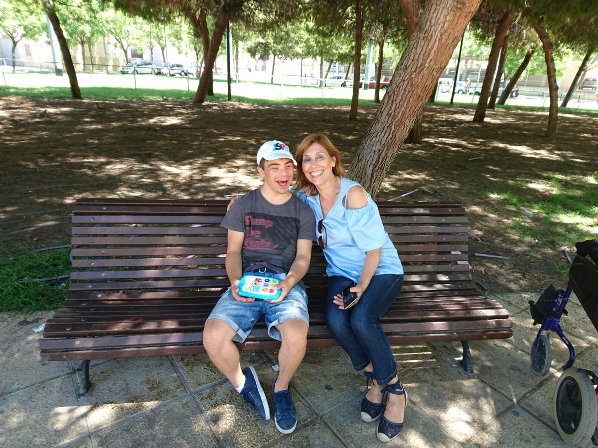 csanrafael_alc's tweet photo. Acompañamos a las familias en la comunidad. Intervenciones de apoyo a las personas con #discapacidad en su entorno https://t.co/Z733cHC81k