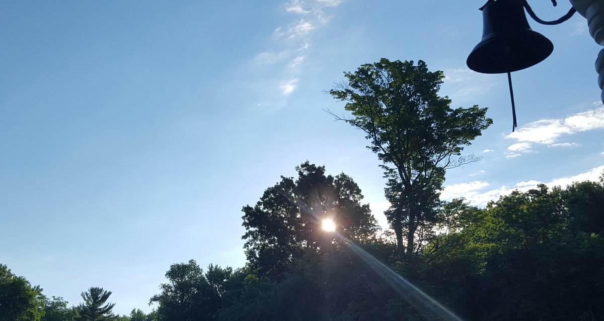 Brandon_Owen's tweet photo. Quite start to the morning on the farm from the side porch. #tc https://t.co/VujPmY6YAQ