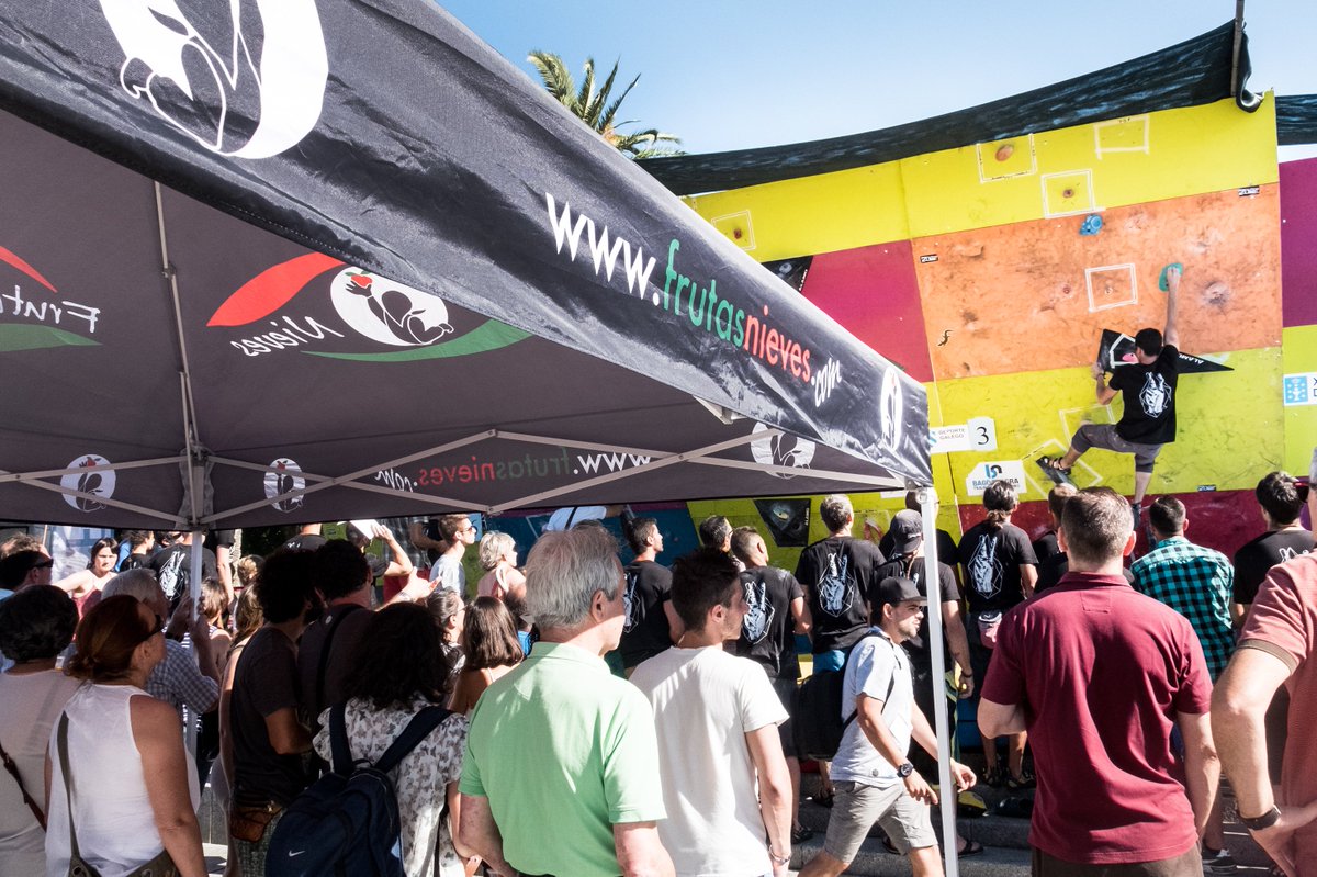 Espectáculo extremo con los chicos de escalada gallega! #Boulder #escaldagallega #VSS2016
