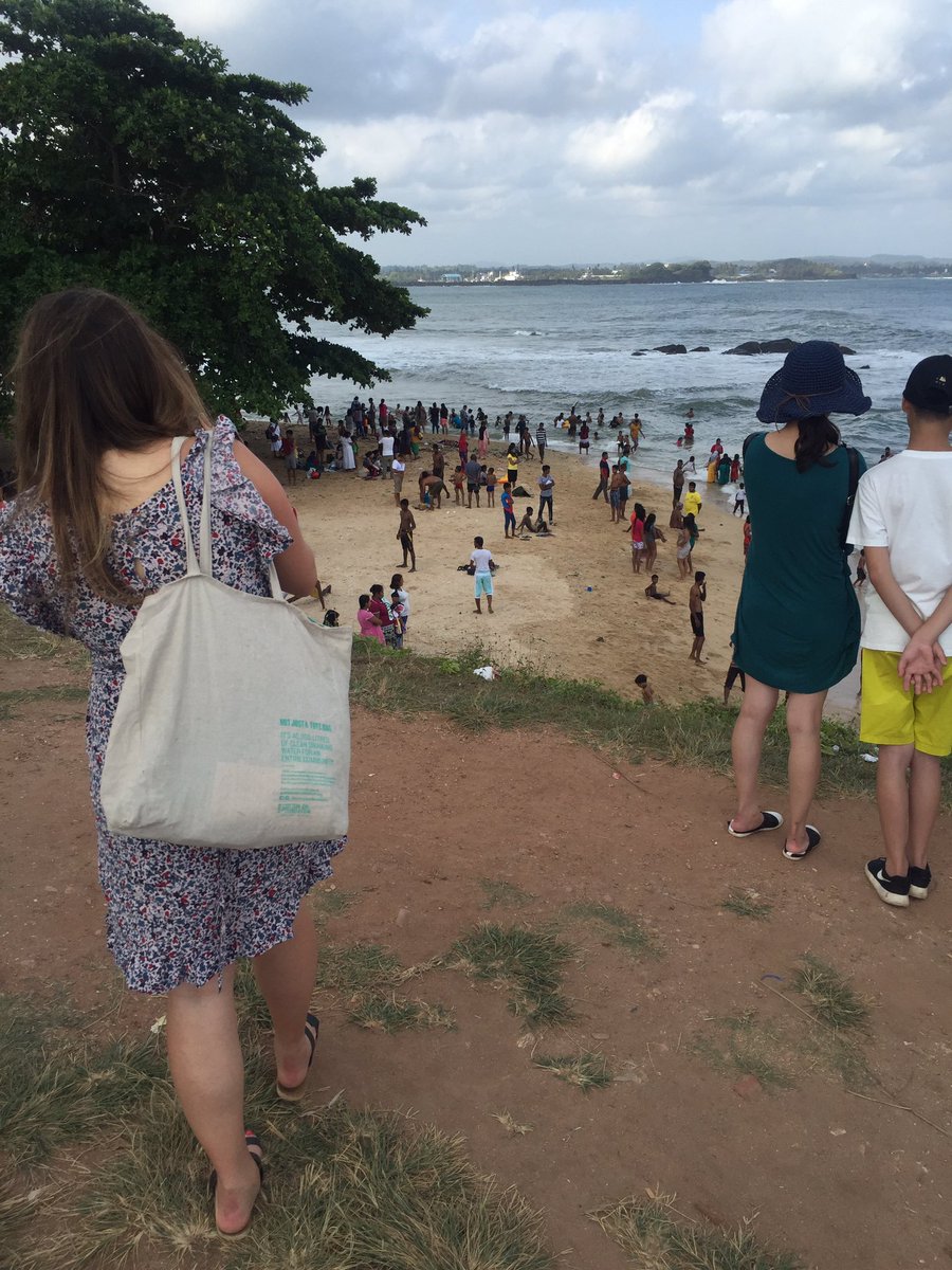 AAntonsimon's tweet photo. #Galle so hot right now https://t.co/XWsHdYZDOi