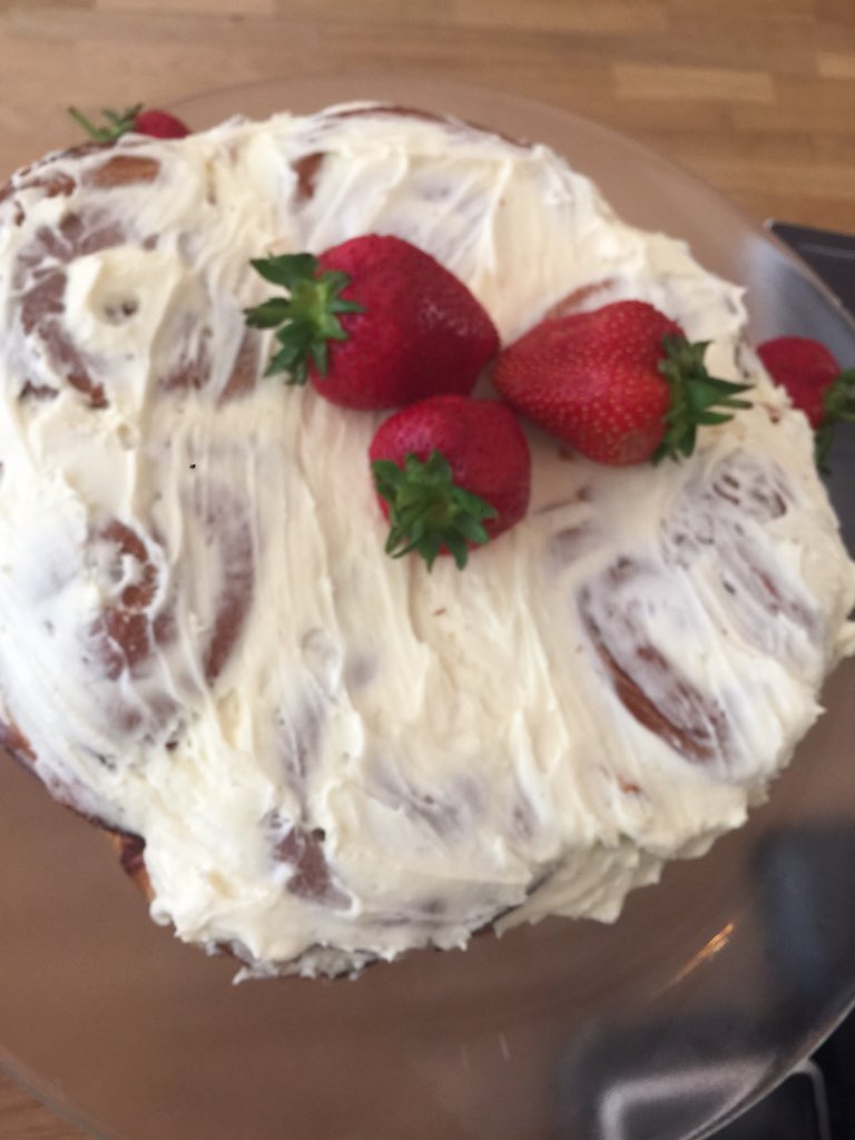 LOT107's tweet photo. Fresh Cinnamon Bun #strawberries#britishsummer https://t.co/8sCyKMLWQt