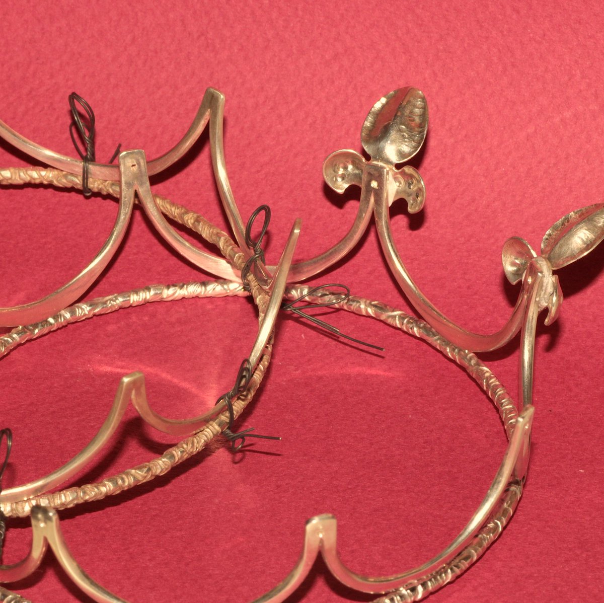 Anaesthesija's tweet photo. MCards: Coronet - Really taking shape now…👑 Cheating with a #goldfilter #thelilyholdsfirm #mcards #wip #jewellery https://t.co/y125ir9OsZ