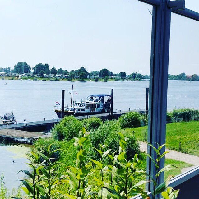 #zomer #terrasjedoen #aanhetwater  #terras het is tijd om te genieten #vakantiegevoel bij...