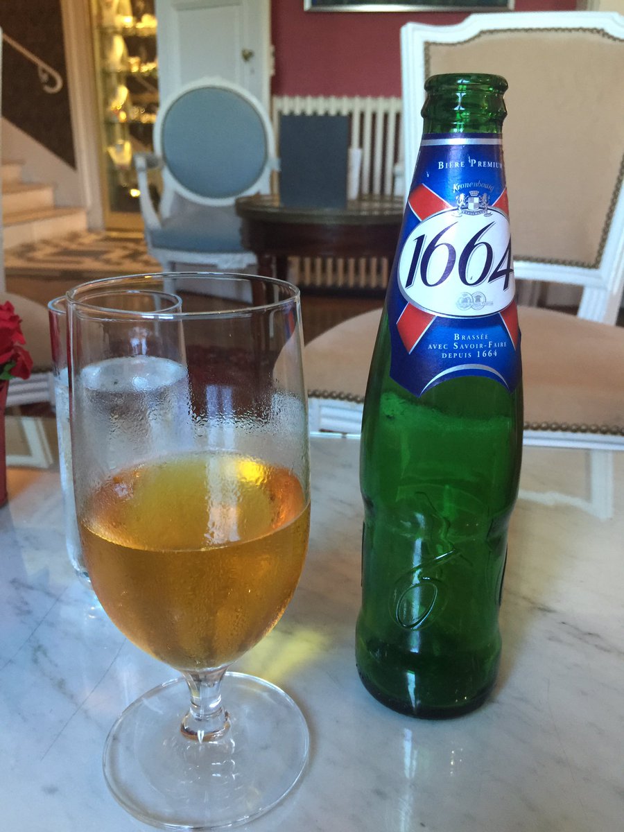 Enjoying a refreshing beverage @ParisVegas style in #Amboise @1664Kronenbourg
