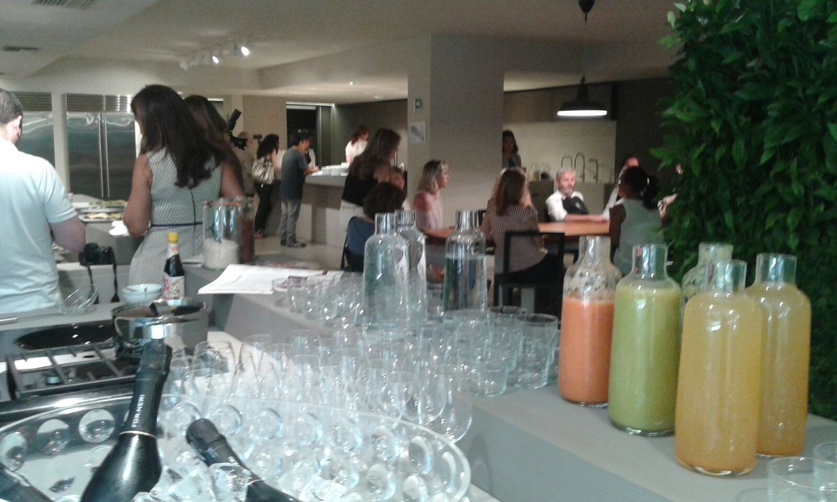 Frigo2000's tweet photo. Centrifughe e acque aromatizzate per festeggiare l'estate #frigo2000hpk https://t.co/tPkM43XOiG