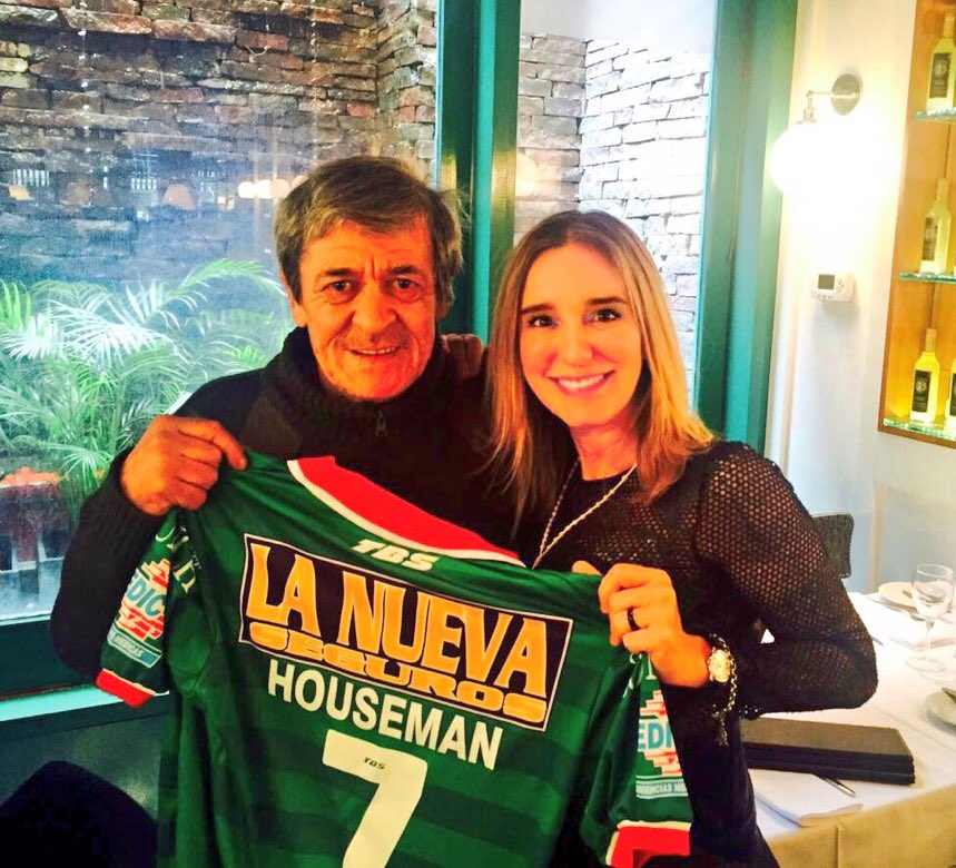 marinamendez's tweet photo. Feliz cumple Rene Houseman! Que pases hermoso día en familia y sigamos viajando en Globo 🎈❤️ https://t.co/8JDRtWKsUt