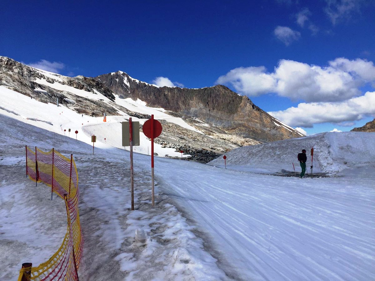 Schrofenblick's tweet photo. #skifahren im Hochsommer im #zillertal #inTirol 
https://t.co/lOpXIhYyXZ
https://t.co/mI2aeCTRV6
#hintertux #Urlaub https://t.co/DxlH68Ct0c