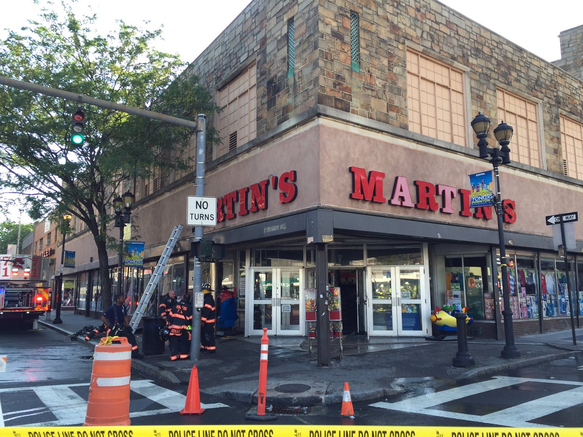 LisaLaRocca12's tweet photo. #Yonkers fire department works fast to save store in #GettySquare @News12WC @News12HV https://t.co/H1Vx74fRJb
