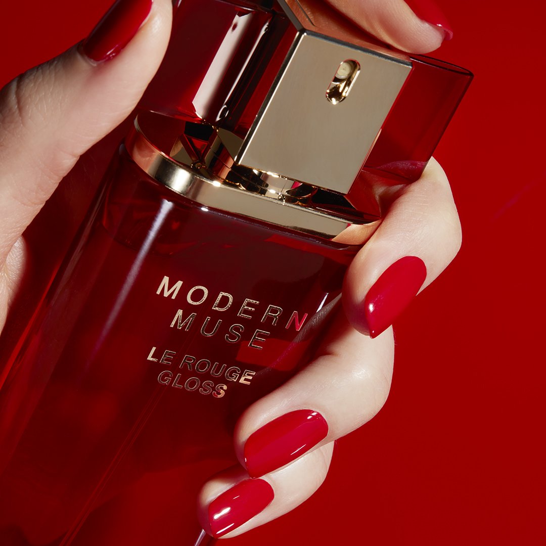 Try new #ModernMuse Le Rouge Gloss, a spicy blend of
black cherry, mandarin &amp; pink pepper estee.cm/2aqh797