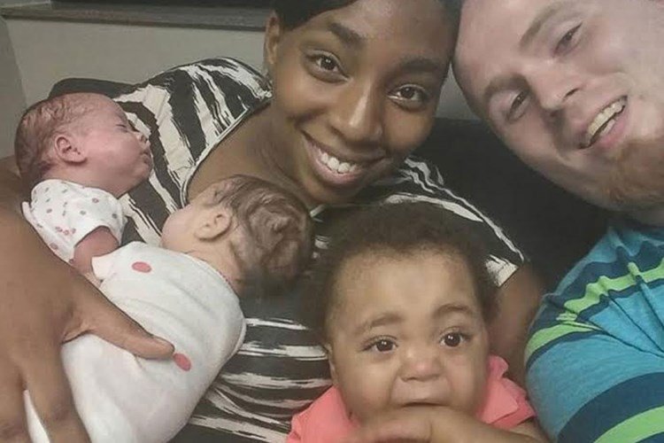 MadeForMums's tweet image. US mum beats INSANE #odds to give birth to 3 sets of #twins - in just 26 months! bit.ly/2adbgau