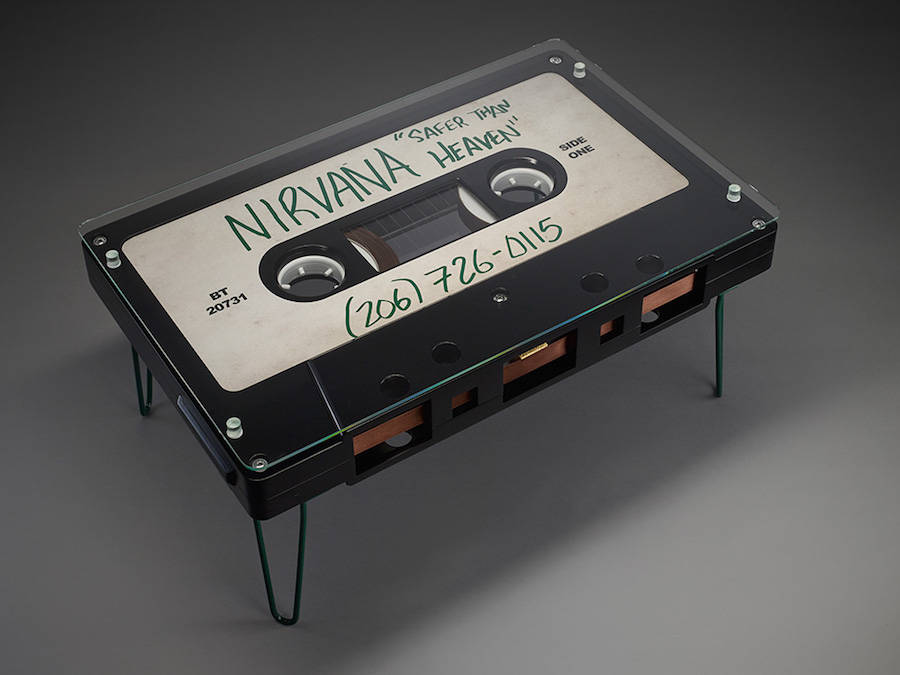 WindsorParis's tweet photo. Une petite touche retro avec ces tables en forme de cassettes audio réalisé par @AltarFurniture https://t.co/A9KmKWo5jy