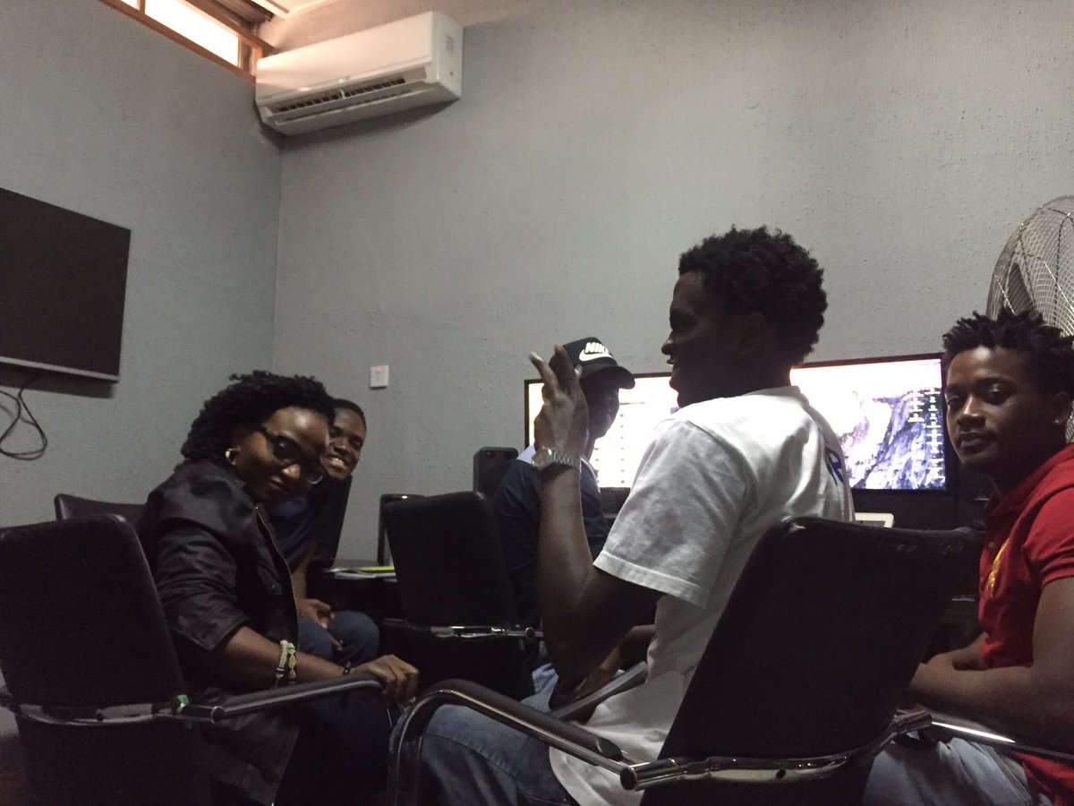 FadeOgunro's tweet photo. My production 101 students... Mediaprenuers in the making 💥 https://t.co/JBDKwNrSyU