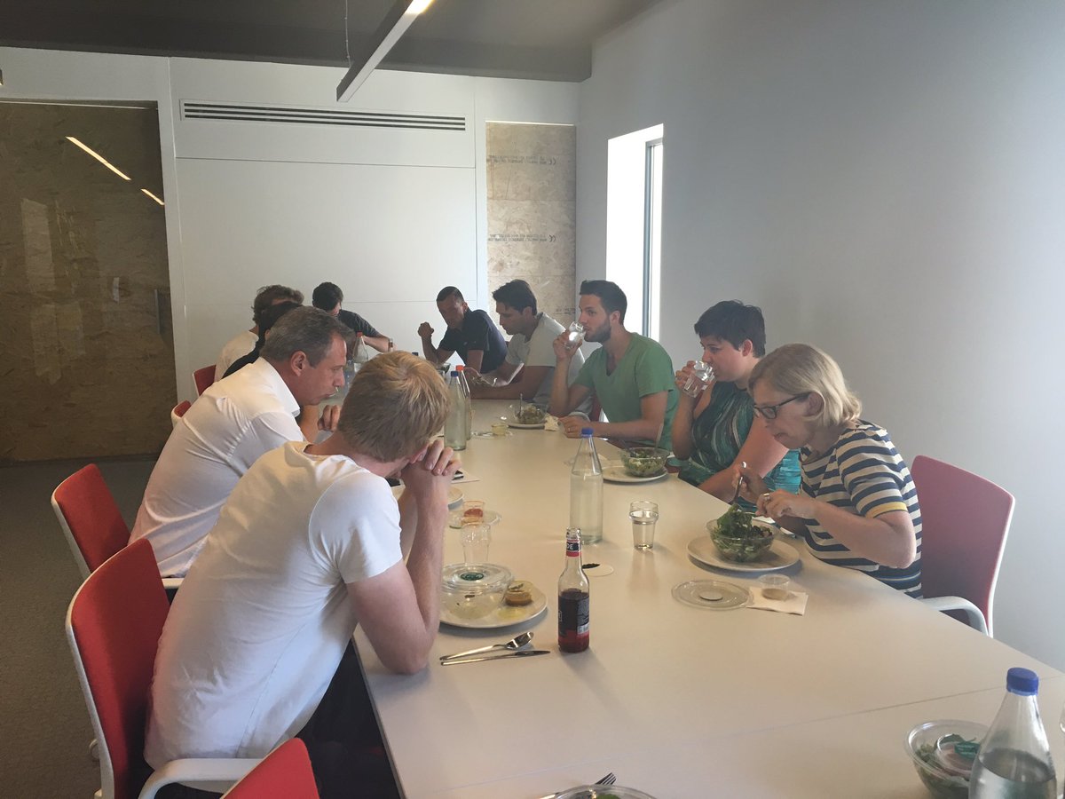 AereyBirdhouse's tweet photo. Vandaag stond @romain_roquette in voor onze weekly lunch. Te gast: @MurielUytterhae (Gimv) en @smet_dirk (Belfius). https://t.co/3k86DqCiA4