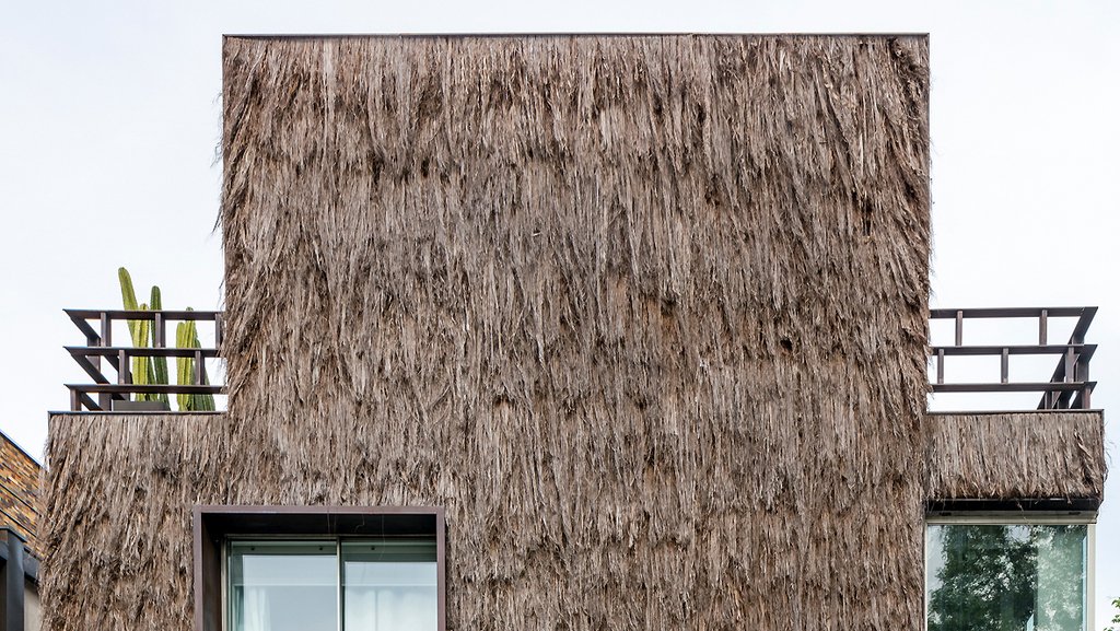_DesignVisual's tweet photo. Campana brothers use palm fibre to give hairy texture to house

https://t.co/IlmyS3XdVc https://t.co/2x1quMVL9n