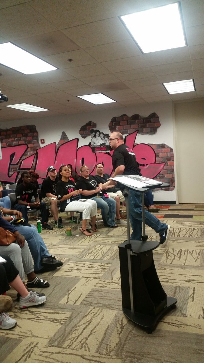 pamala_frog2000's tweet photo. @kevcaron1 @frisitz76 @eljeffe316  rocking the uncarrier experience #clubict https://t.co/tYVFWg20PJ