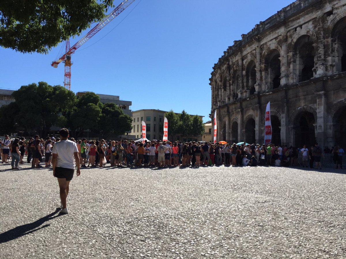 MuseArmy's tweet image. Last Night in les Arènes de Nîmes was amazing 🤘🏼🇫🇷💙 #muse