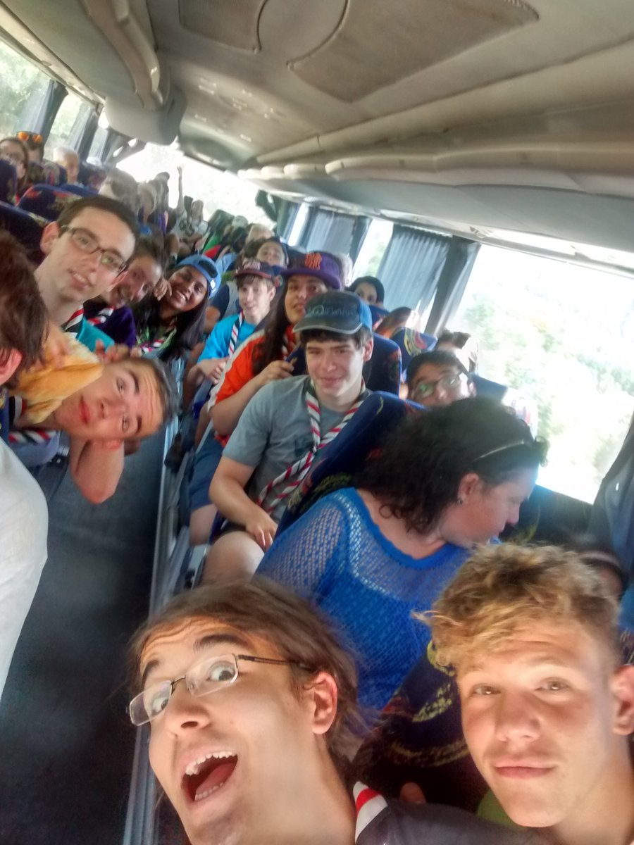 La <a href="/uexanon/">ESCULTA XANON</a> y la tropa en bus #scoutsjuntos #campamentoscout