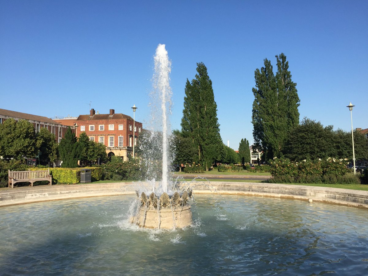 MSiewniak's tweet photo. #Summer @WelwynGarden! #sun #IceCream #enjoyment #walking #RunningAround #BumpingIntoFriends @Hugopdavies LOVE IT! 😎 https://t.co/ha8S6ZKoul