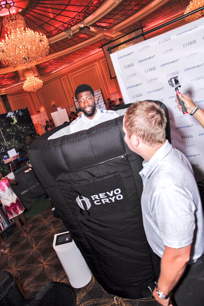 Bquick_SC's tweet image. Loved this @GLACECRYO last week at #CelebrityConnected event... Need one of these for the house lol ❄️