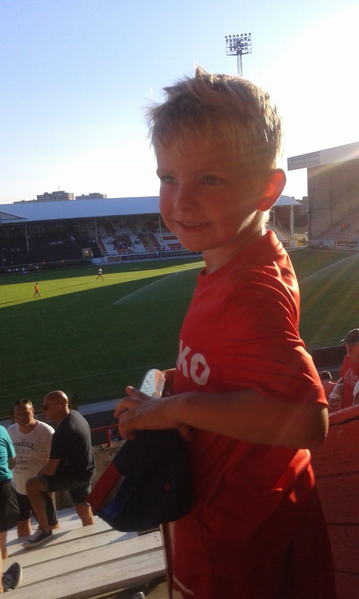 GertGillis's tweet photo. De jongens pakken oefenmatchke mee #RAFC #antsin https://t.co/Oa5Mr8CEQC