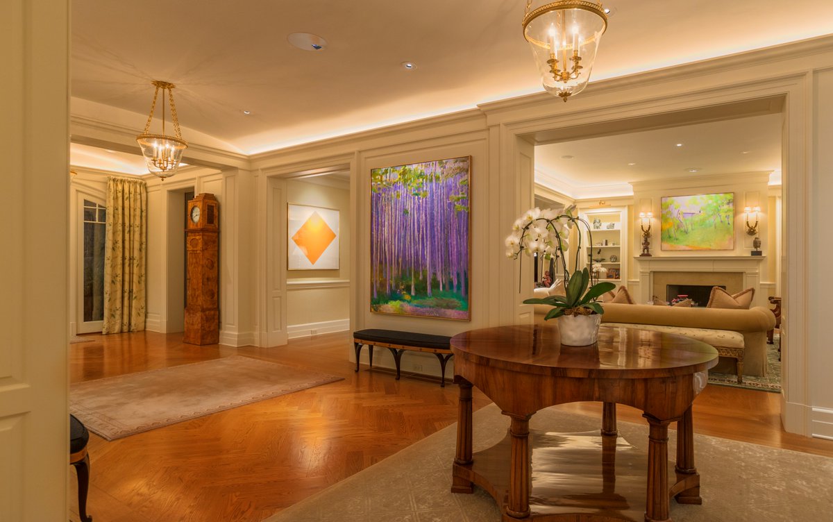 Merlin_light's tweet photo. @Merlin_light is a perfect way to illuminate your favorite pieces of artwork! 
#artlighting https://t.co/3K9k7H7MvE
