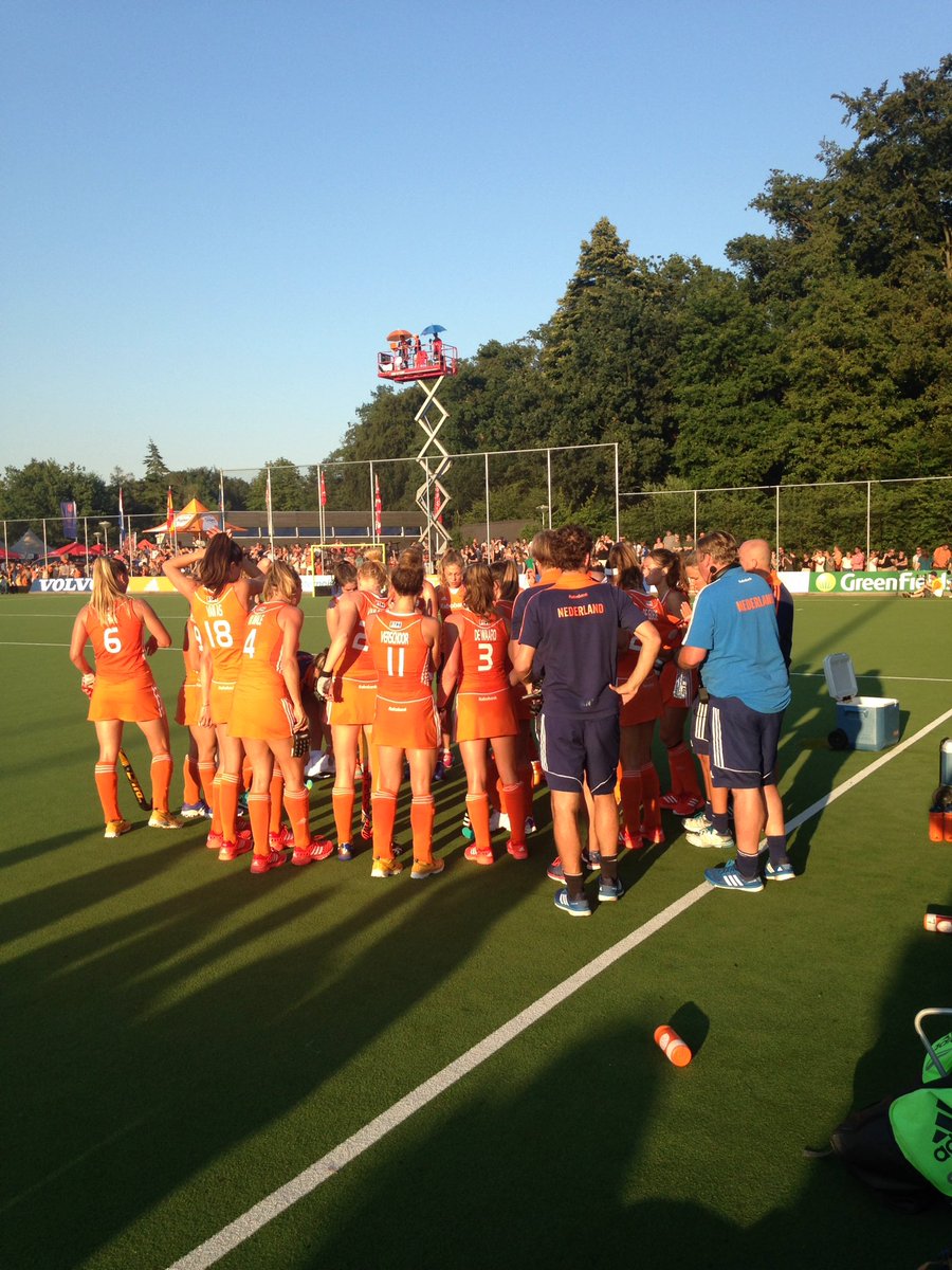 oranjehockey's tweet photo. De Oranje Dames winnen de laatste wedstrijd in de #rabosuperserie 2016 met 3-0 van Spanje. En nu... op naar RIO! https://t.co/IzTVkBvsVQ