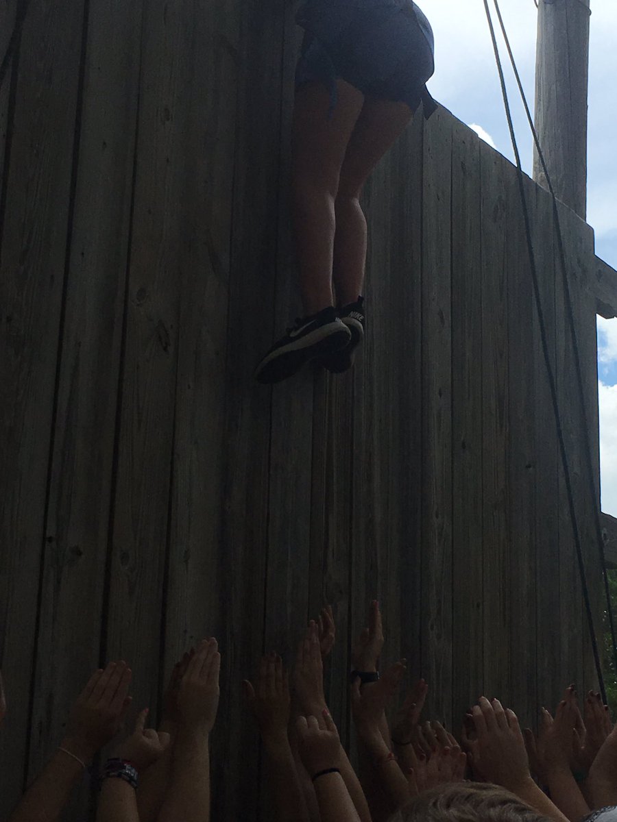 dawnbrockman's tweet photo. And climbing over obstacles with ease @ellenlizmel #advanced3 https://t.co/inKeMUdKmZ