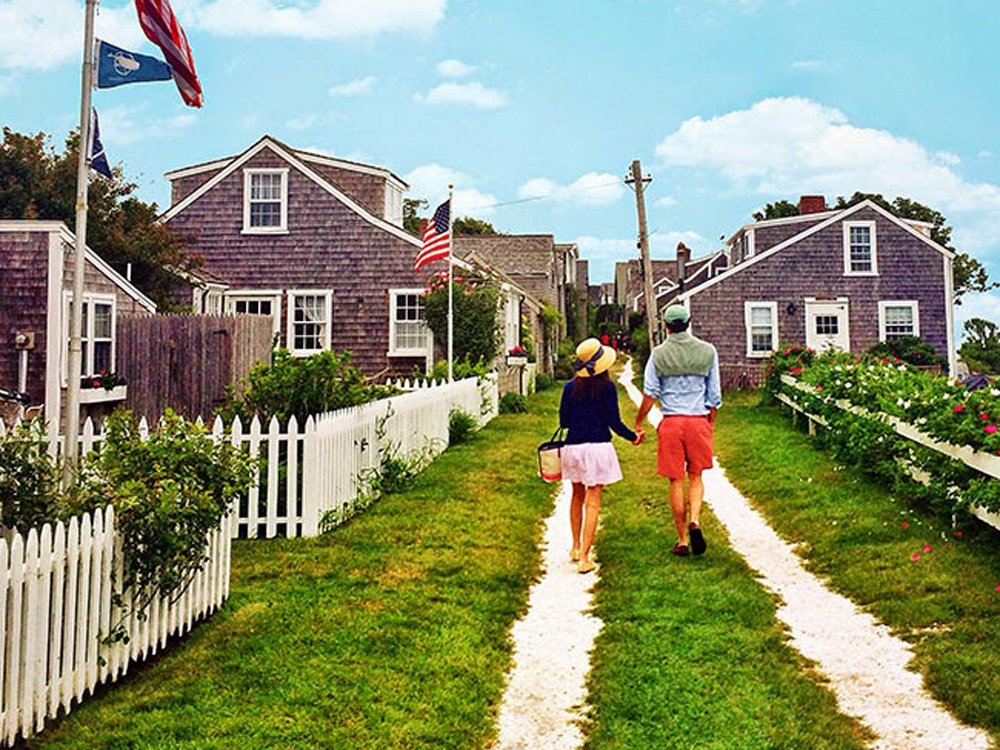 bostoncommag's tweet photo. #SarahVickers of @KJP on where to shop, eat, and stay in #Nantucket #KielJamesPatrick https://t.co/sHIFdnZHqu https://t.co/3oCMclASq1